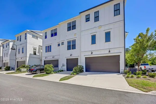 Property Slideshow image 3 of 67 | 162 dugger ln, Wilmington, NC, 28412
