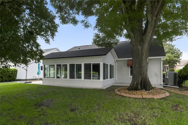 Property Slideshow image 2 of 32 | 411 del mar dr, Lady Lake, FL, 32159