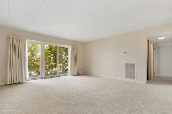 Property Slideshow image 3 of 36 | 2900 maple ave apt 13c, Downers Grove, IL, 60515