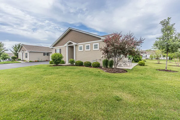 Property Slideshow image 3 of 33 | 1116 crestview ln, Pingree Grove, IL, 60140