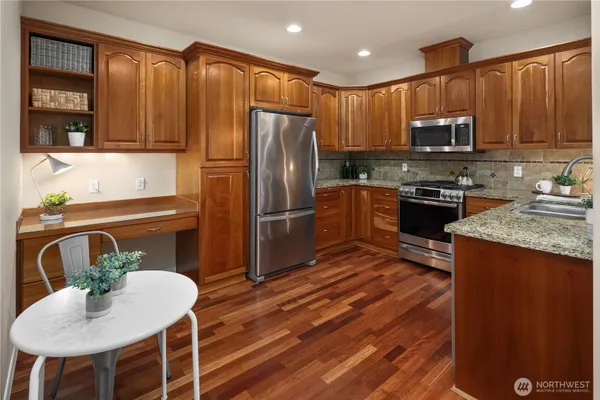Property Slideshow image 2 of 37 | 4406 providence point pl 302, Issaquah, WA, 98029