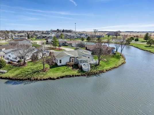 Property Slideshow image 2 of 27 | 12 surrey ct, Grayslake, IL, 60030