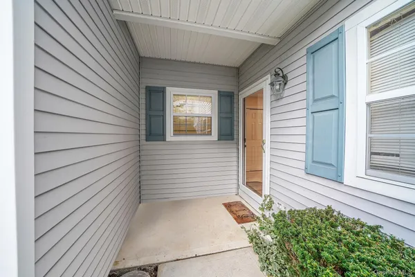 Property Slideshow image 3 of 31 | 554 mirror pond ct, Brookhaven, NY, 11955