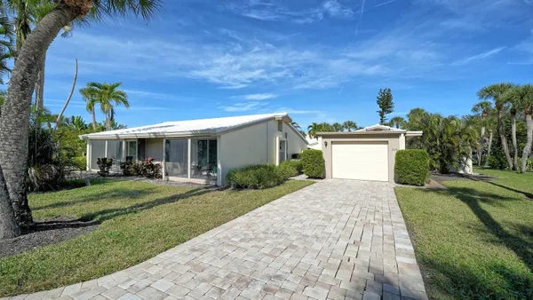 Property Slideshow image 2 of 63 | 206 hourglass way # v10, Sarasota, FL, 34242