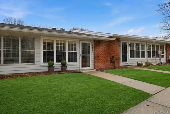 Property Slideshow image 2 of 24 | 260 newcastle ct b, Brookhaven, NY, 11961