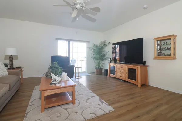 Property Slideshow image 3 of 19 | 934 lexington st, Mchenry, IL, 60050