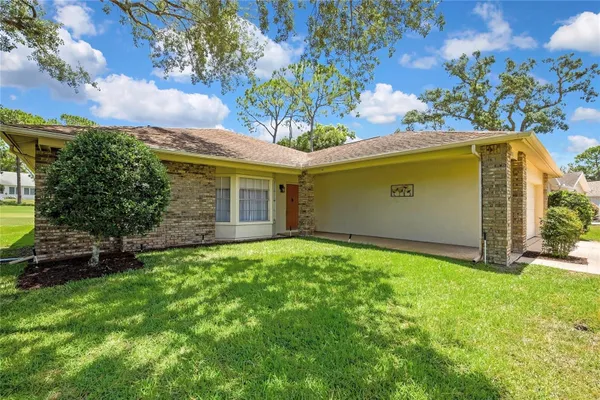 Property Slideshow image 2 of 46 | 7103 crown oaks dr, Spring Hill, FL, 34606