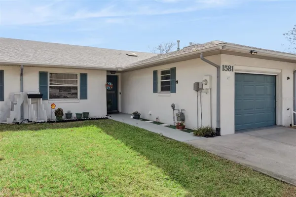 Property Slideshow image 3 of 19 | 1581 oakview cir, Winter Haven, FL, 33880