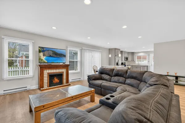 Property Slideshow image 2 of 34 | 7225 oxford cir, Fox Lake, IL, 60020