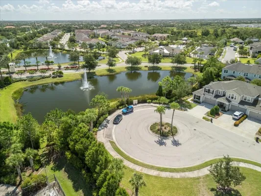 Property Slideshow image 3 of 50 | 11934 meadowgate pl, Lakewood Ranch, FL, 34211