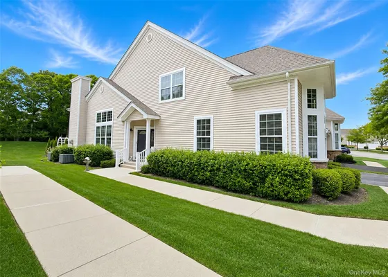 Property Slideshow image 2 of 35 | 27 toni ct, Brookhaven, NY, 11934