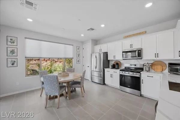 Property Slideshow image 3 of 46 | 49 stone bluff ln, Henderson, NV, 89011