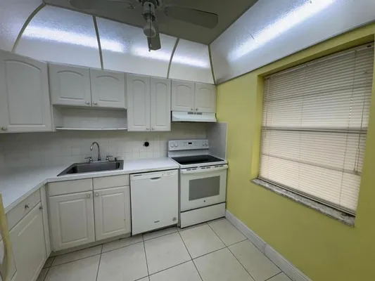 Property Slideshow image 3 of 37 | 7797 golf circle dr apt 304, Margate, FL, 33063