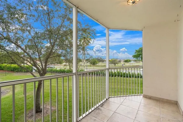 Property Slideshow image 3 of 24 | 7763 southampton ter 215, Tamarac, FL, 33321