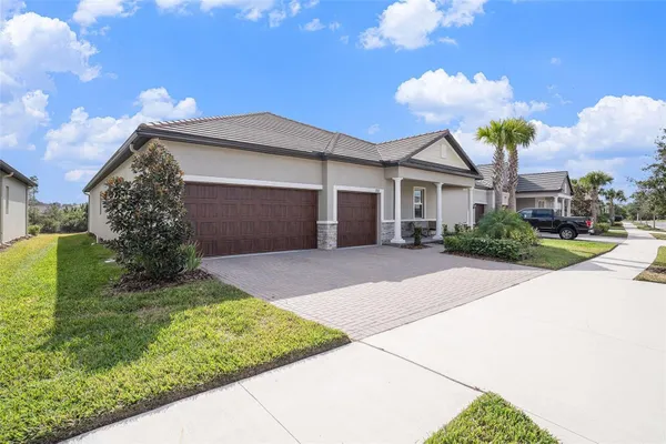 Property Slideshow image 3 of 55 | 17100 forge surf st, Land O Lakes, FL, 34638