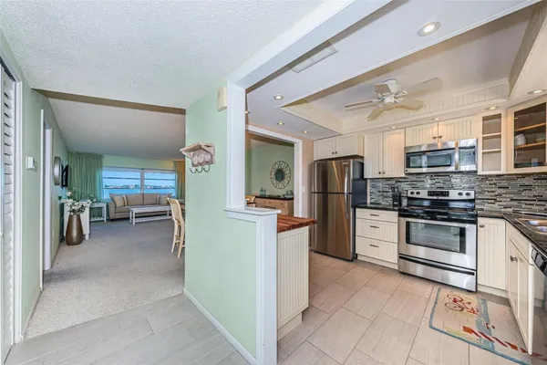 Property Slideshow image 2 of 65 | 4750 cove cir 304, St Petersburg, FL, 33708