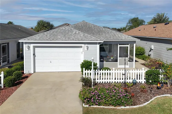 Property Slideshow image 2 of 42 | 3374 castlegate ct, The Villages, FL, 32163