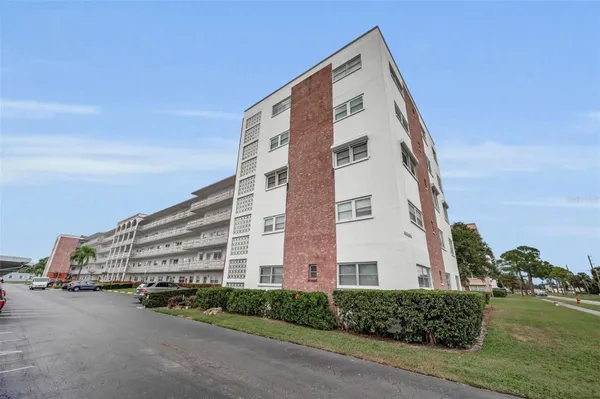 Property Slideshow image 2 of 47 | 5501 80th st 405, St Petersburg, FL, 33709