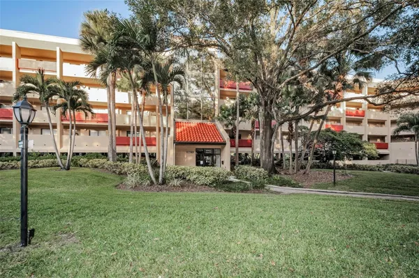 Property Slideshow image 3 of 85 | 3062 eastland blvd 105, Clearwater, FL, 33761