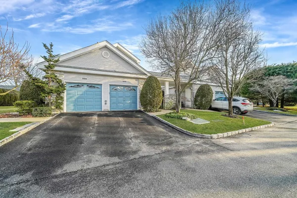 Property Slideshow image 2 of 31 | 554 mirror pond ct, Moriches, NY, 11955