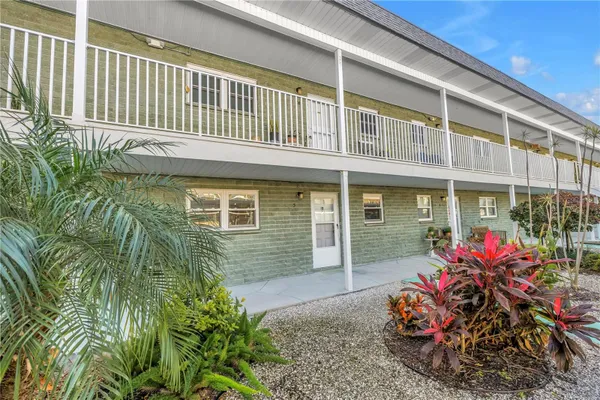 Property Slideshow image 2 of 43 | 5287 81st st 5, St Petersburg, FL, 33709