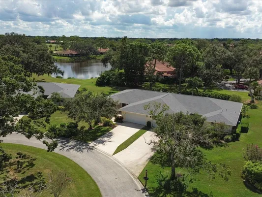Property Slideshow image 2 of 51 | 7157 fairway bend cir, Sarasota, FL, 34243