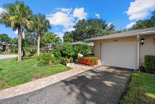 Property Slideshow image 2 of 29 | 6916 w country club dr n # 9b, Sarasota, FL, 34243