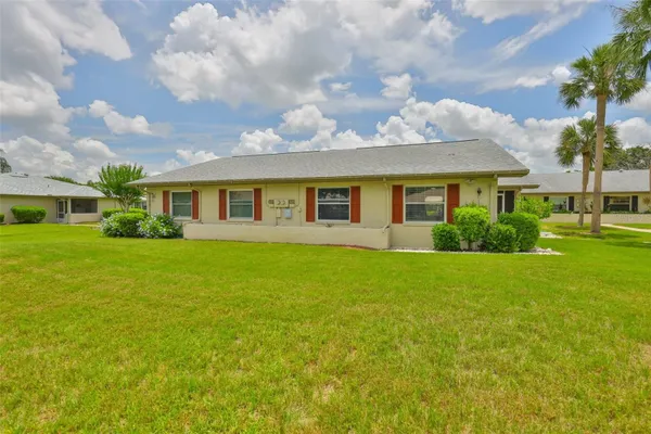 Property Slideshow image 2 of 55 | 1905 canterbury ln unit 17, Sun City Center, FL, 33573