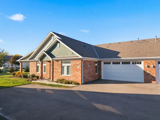 Property Slideshow image 3 of 50 | 437 stearn dr # 437, Genoa, IL, 60135