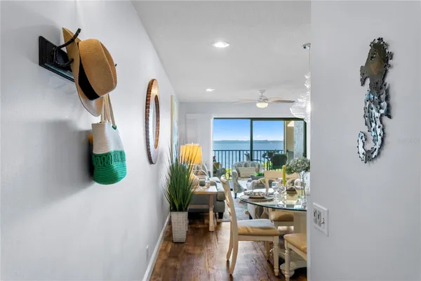 Property Slideshow image 3 of 53 | 6104 palma del mar blvd 210, St Petersburg, FL, 33715