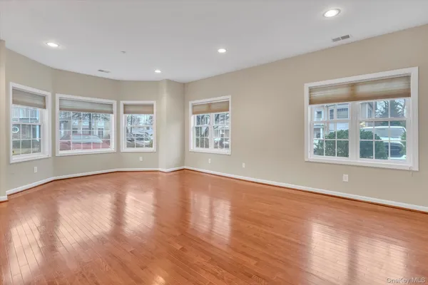 Property Slideshow image 3 of 24 | 119 autumn dr, Plainview, NY, 11803