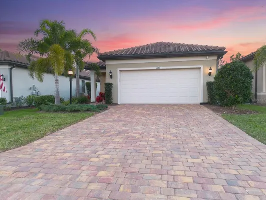 Property Slideshow image 2 of 86 | 6713 alstead cir, Lakewood Ranch, FL, 34202