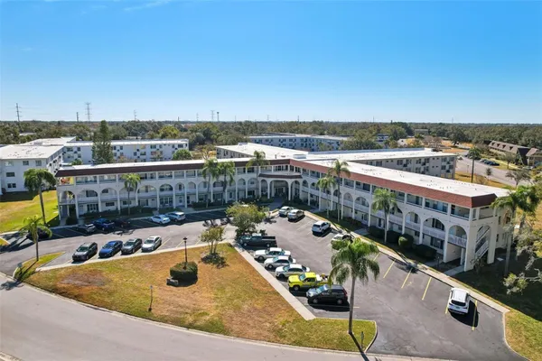 Property Slideshow image 2 of 34 | 2433 brazilia dr apt 29, Clearwater, FL, 33763