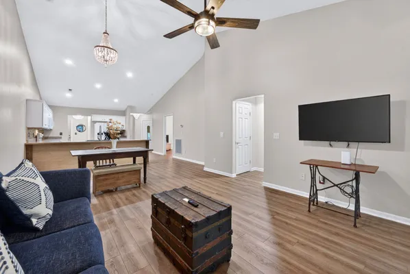 Property Slideshow image 2 of 39 | 395 devon chase hl 5103, Gallatin, TN, 37066