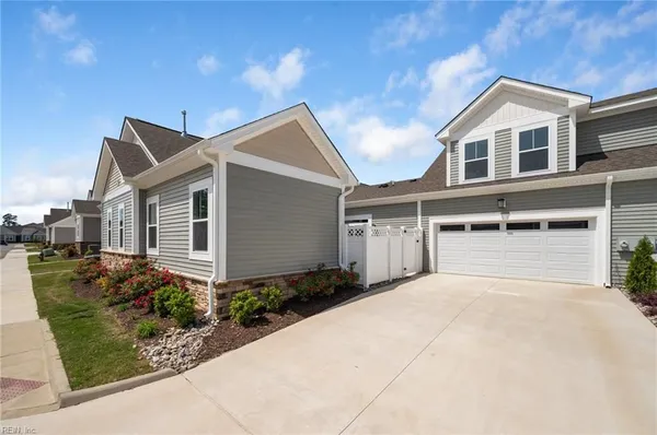 Property Slideshow image 3 of 45 | 1101 capella ln c, Suffolk, VA, 23434