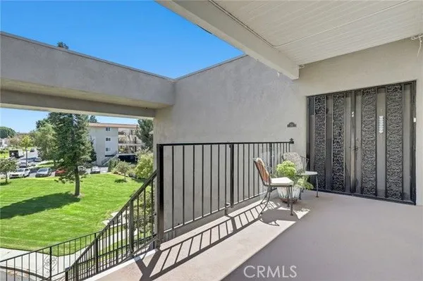 Property Slideshow image 2 of 25 | 2402 via mariposa 3a, Laguna Woods, CA, 92637
