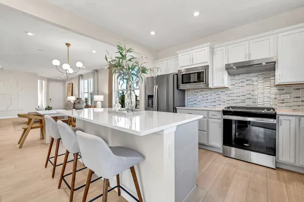 Property Slideshow image 2 of 25 | 3372 fulshear cir, Aurora, IL, 60503