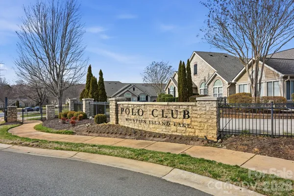 Property Slideshow image 2 of 32 | 4737 polo gate blvd, Charlotte, NC, 28216