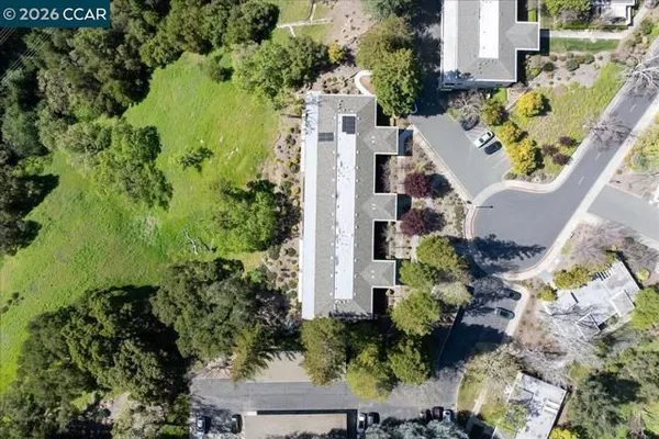 Property Slideshow image 3 of 59 | 2100 skycrest dr 12, Walnut Creek, CA, 94595