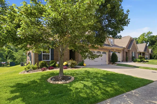 Property Slideshow image 2 of 38 | 473 stonegate dr, Lebanon, TN, 37090