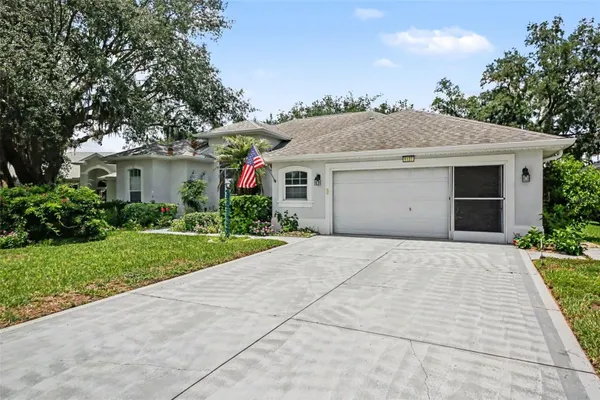 Property Slideshow image 2 of 36 | 5127 aurora dr, Leesburg, FL, 34748
