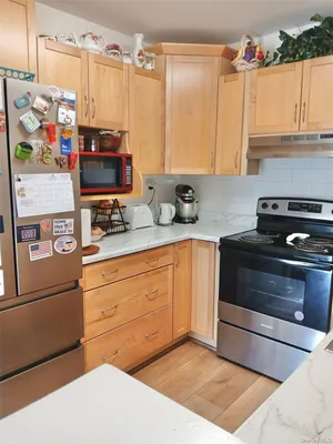 Property Slideshow image 3 of 16 | 427 aylesbury ct a, Brookhaven, NY, 11961