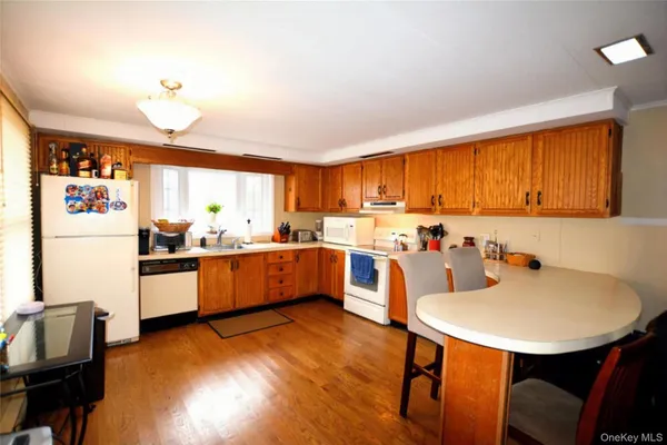 Property Slideshow image 3 of 25 | 19 dogwood ln, Manorville, NY, 11949