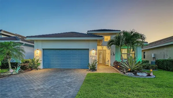 Property Slideshow image 2 of 31 | 4921 surfside cir, Bradenton, FL, 34211