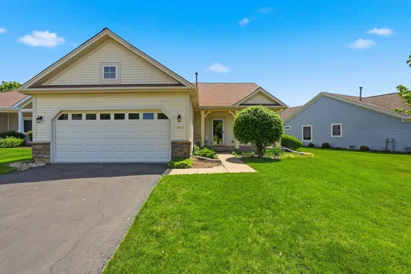 Property Slideshow image 2 of 30 | 11832 kensington dr, Huntley, IL, 60142