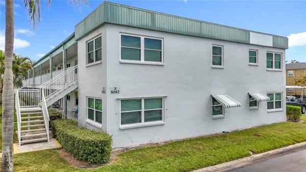Property Slideshow image 3 of 64 | 5267 81st st n apt 26, Saint Petersburg, FL, 33709