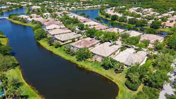 Property Slideshow image 3 of 82 | 5867 helicon pl, Sarasota, FL, 34238