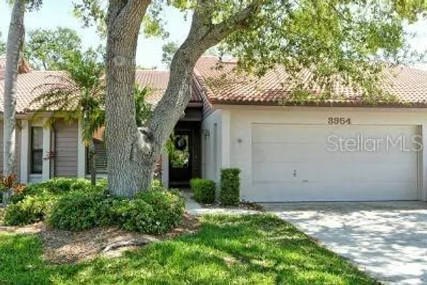 Property Slideshow image 2 of 28 | 3954 wilshire cir e # 165, Sarasota, FL, 34238