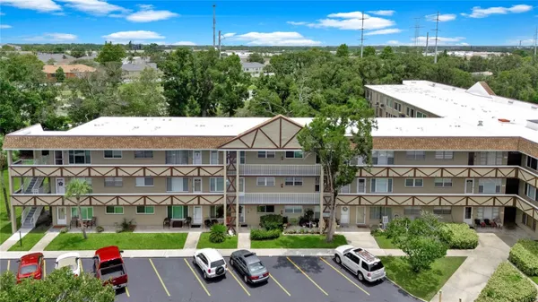 Property Slideshow image 2 of 38 | 2463 brazilia dr apt 31, Clearwater, FL, 33763