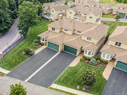 Property Slideshow image 3 of 34 | 11 theresa ln, Brookhaven, NY, 11777